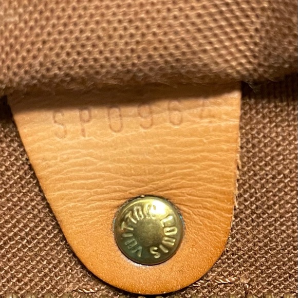 SOLD! Louis Vuitton Monogram Speedy 30 & Wallet! - Picture 4 of 15